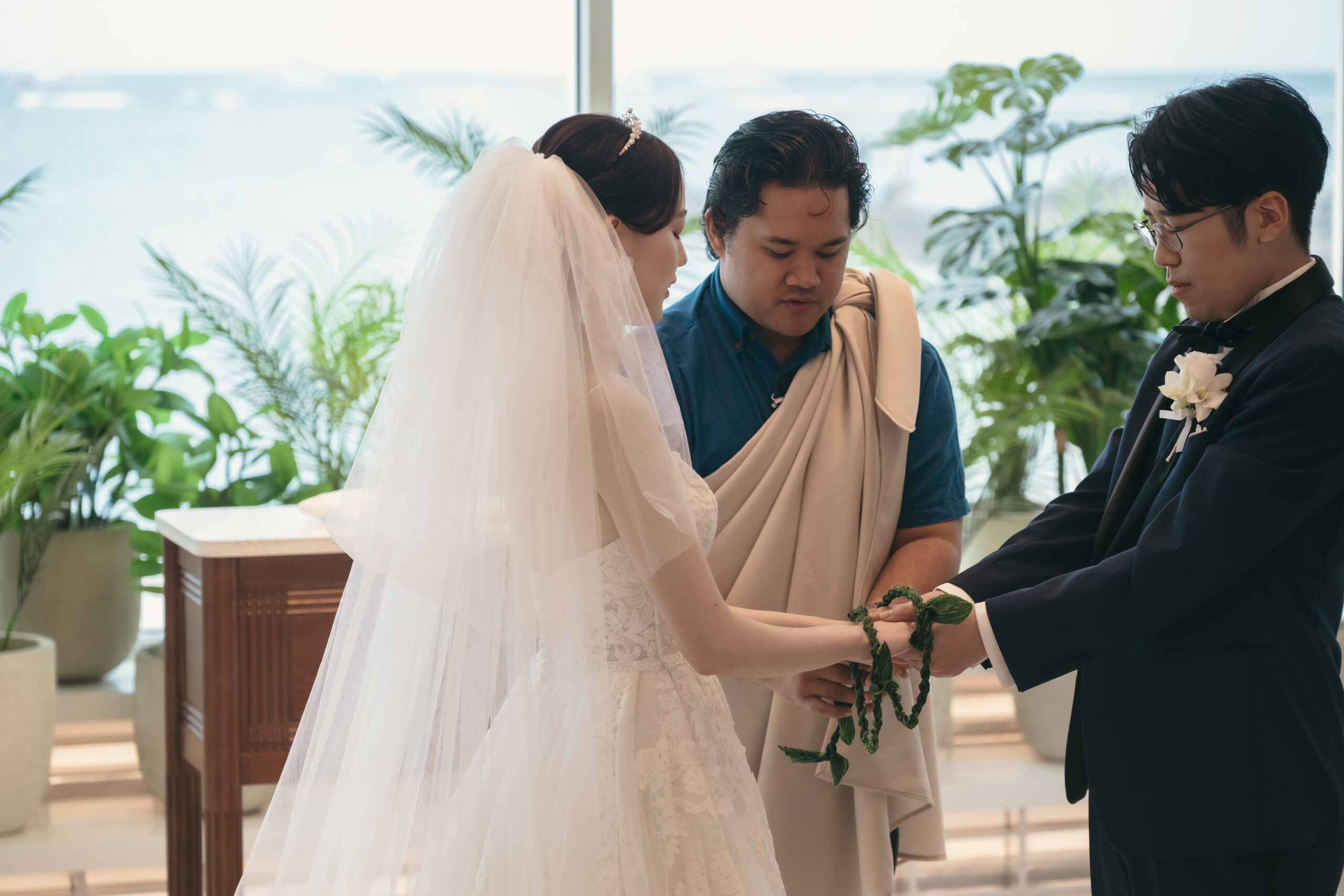 【Wedding Logs 公開中】空と海に祝福される、あたたかなアロハセレモニー